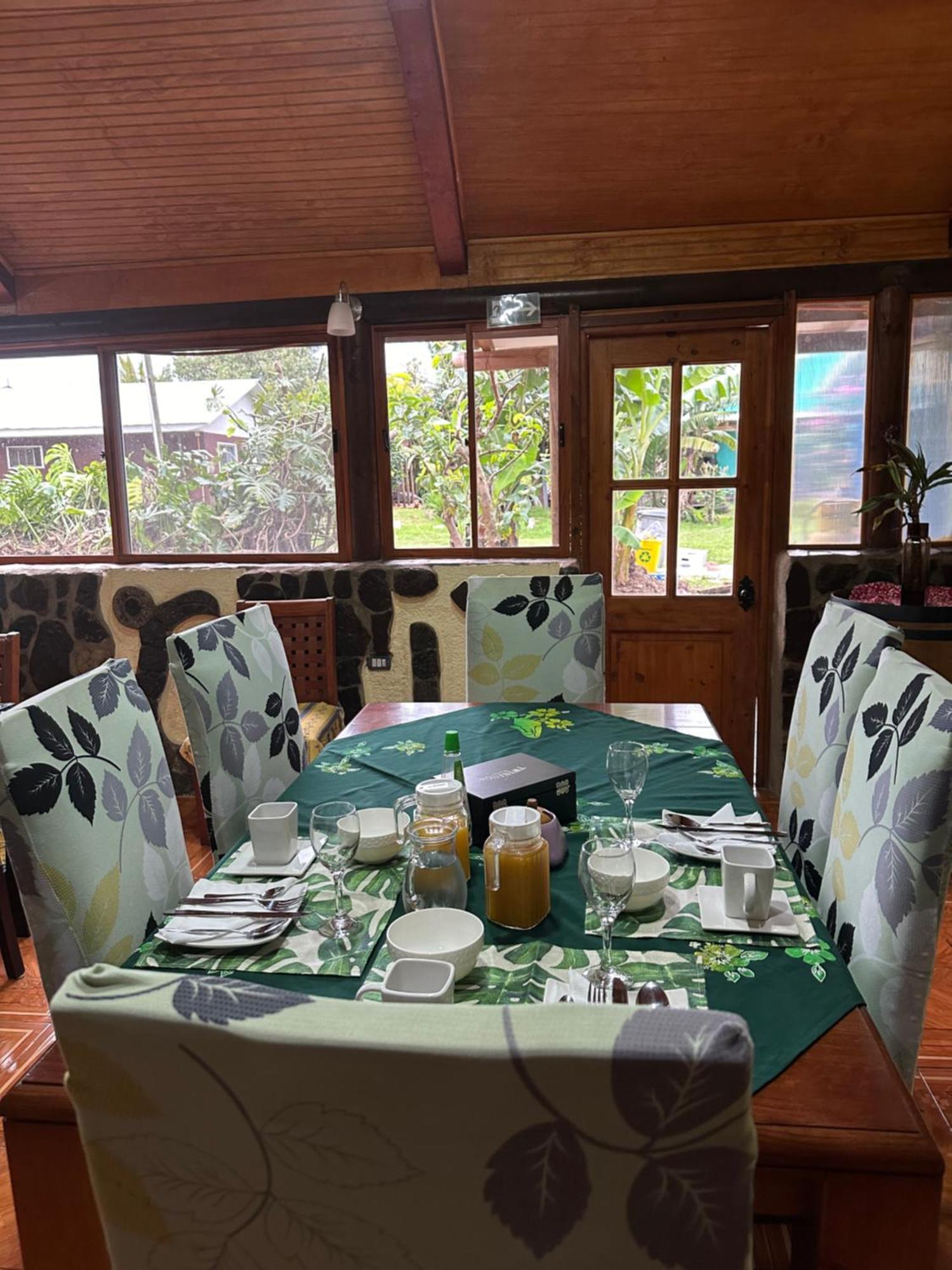 Hare Henua Bed & Breakfast Hanga Roa Exterior photo