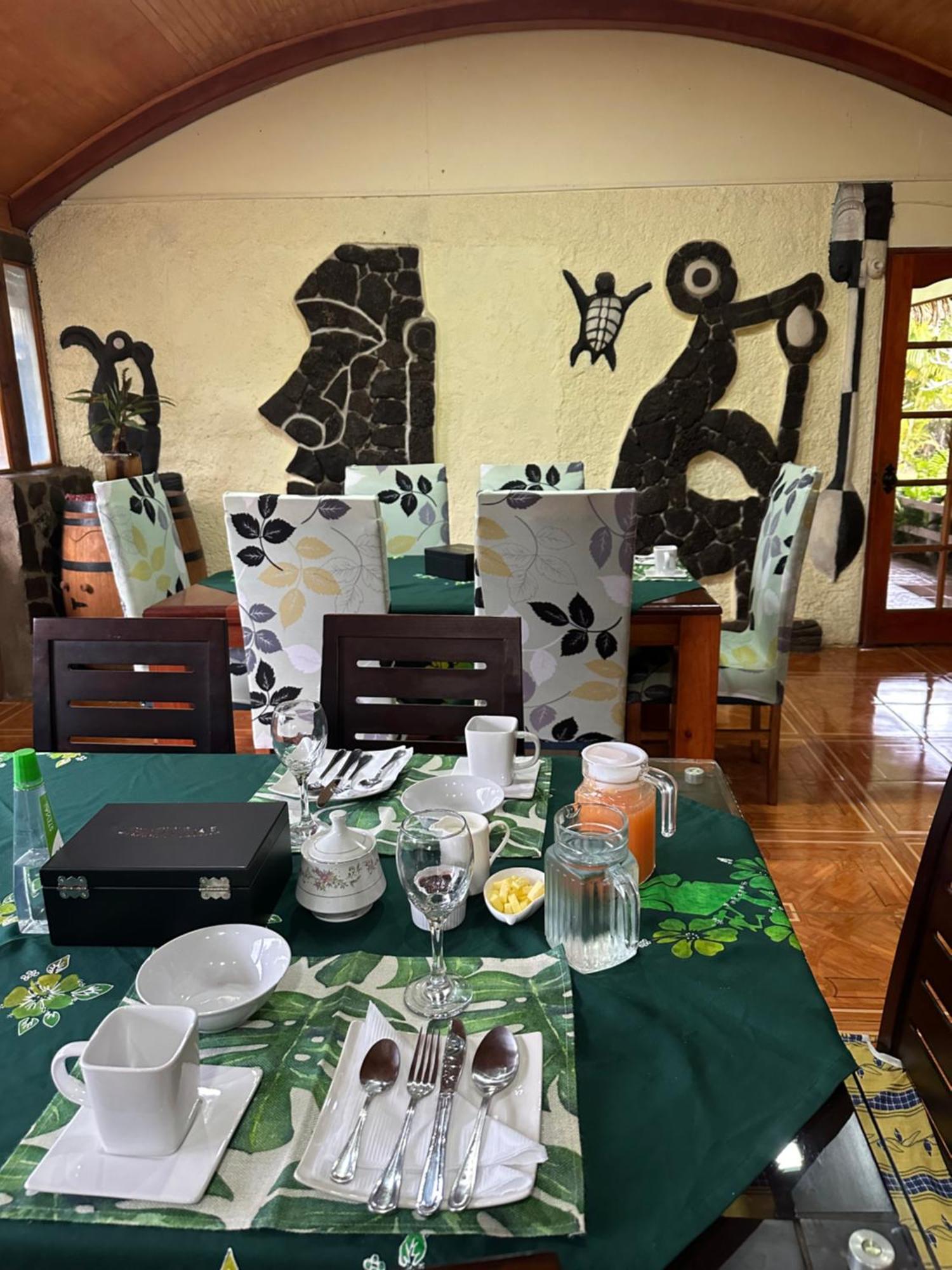 Hare Henua Bed & Breakfast Hanga Roa Exterior photo