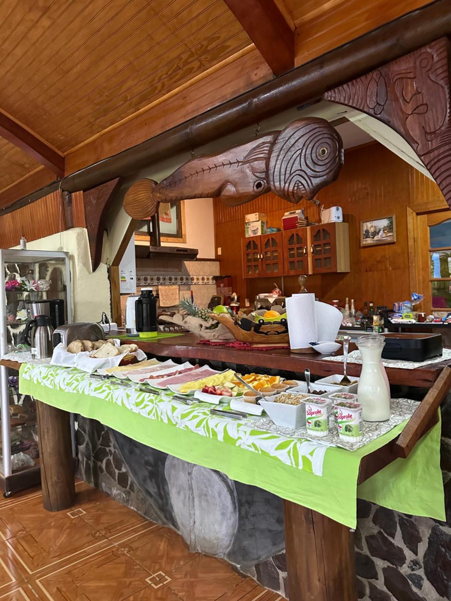 Hare Henua Bed & Breakfast Hanga Roa Exterior photo